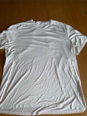 Lululemon Athletica light gray athletic T-shirt extra large